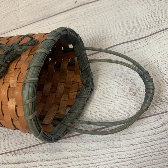 Hanging Wicker Basket with Wooden Heart and Twine Bow Green and Tan 12"H - Picture 7 of 8